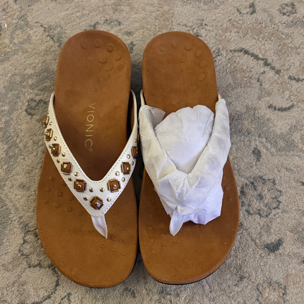 Vionic Women's White and Tan Embellished Sandals